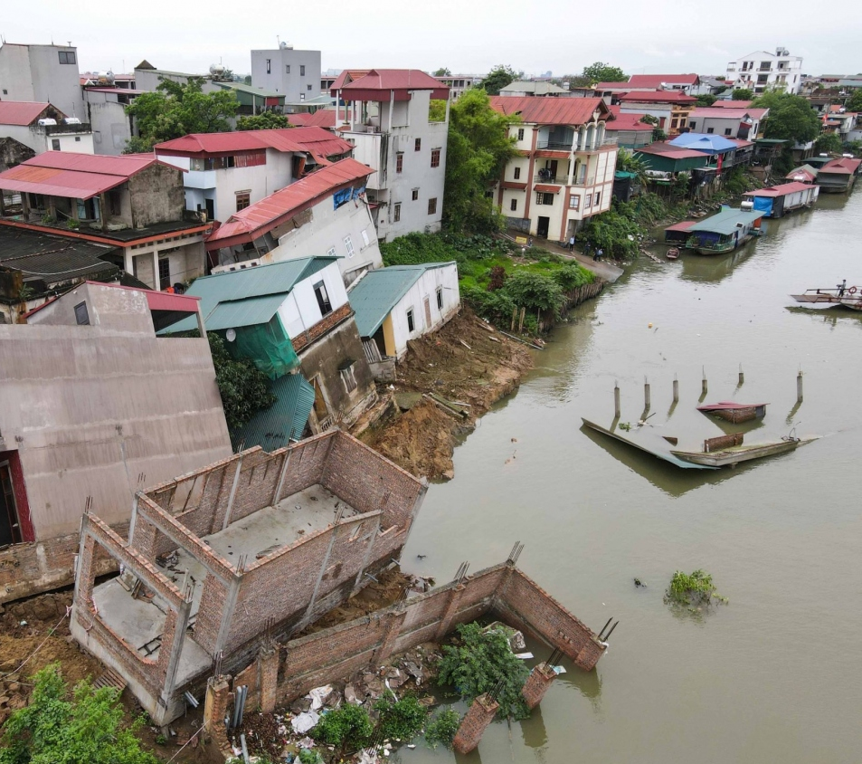 Bắc Ninh: Yêu cầu di dời toàn bộ hộ dân trong phạm vi sạt lở bờ sông đê hữu Cầu