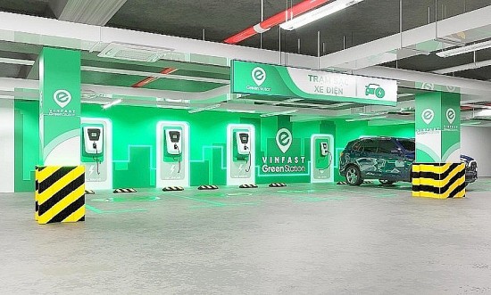 TP. Hồ Chí Minh đẩy mạnh chuyển đổi sử dụng xe điện, năng lượng xanh