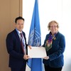 Đại sứ Mai Phan Dũng và Tổng giám đốc Văn phòng Liên hợp quốc tại Geneva - bà Tatiana Valovayab. (Nguồn: Anh Hiển/TTXVN)