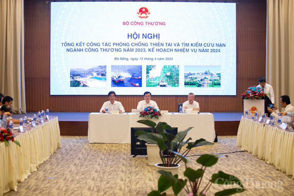 Thứ trưởng Nguyễn Sinh Nhật Tân dự Hội nghị tổng kết công tác phòng chống thiên tai ngành Công Thương