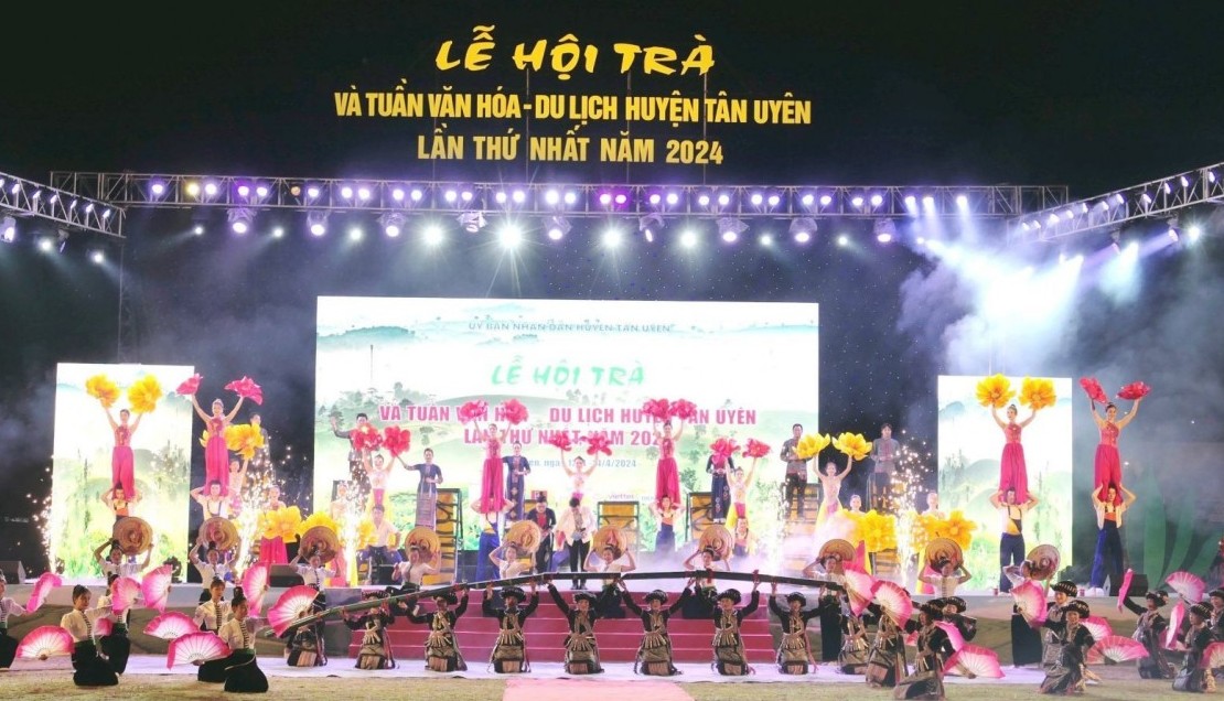 Lai Châu: Khai mạc Lễ hội trà và Tuần Văn hóa Du lịch huyện Tân Uyên