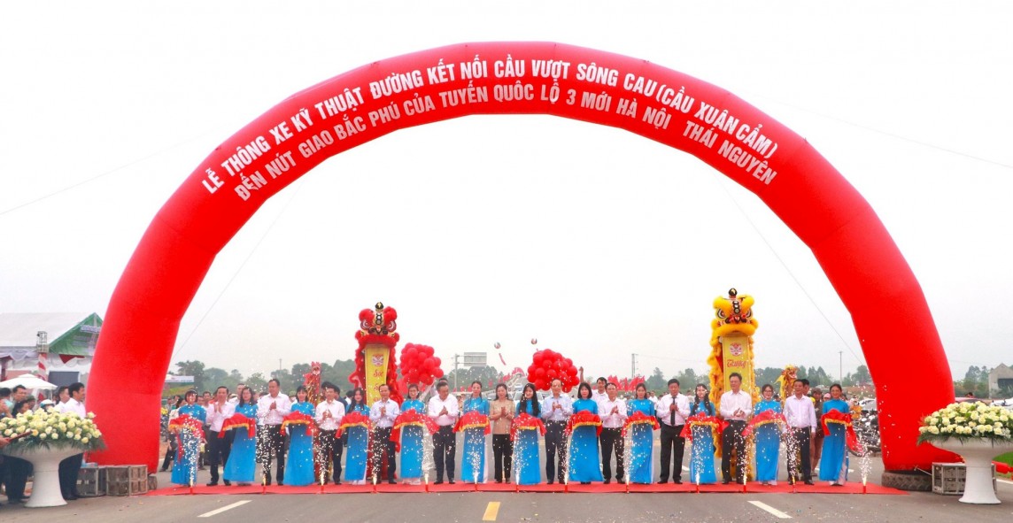 Cầu 200 tỷ đồng kết nối Hà Nội - Bắc Giang chính thức thông xe