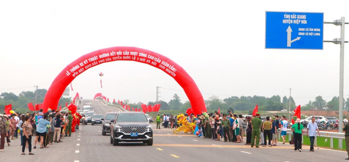 Cầu 200 tỷ đồng kết nối Hà Nội - Bắc Giang chính thức thông xe