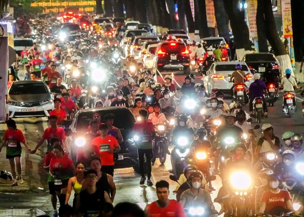 Giải chạy bộ đêm ở Cần Thơ: Tổ chức vào khung giờ không hợp lý