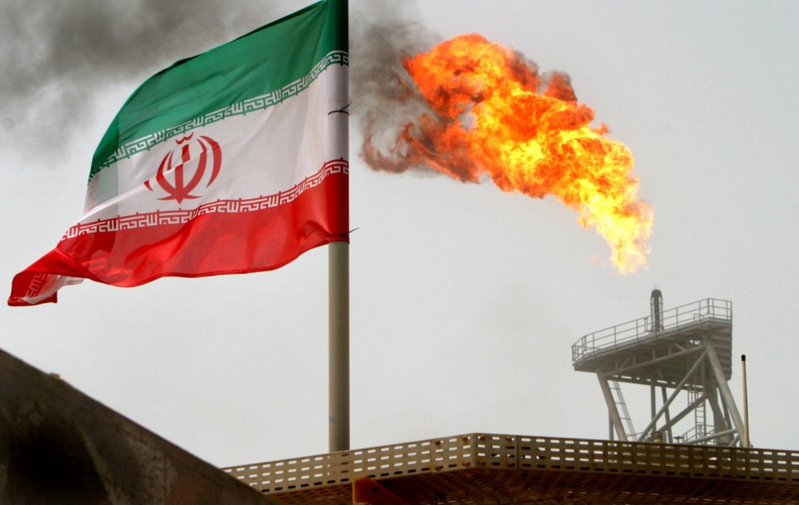 Khai thác dầu thô tại Iran. Nguồn ảnh: Raheb Homavandi, Reuters.