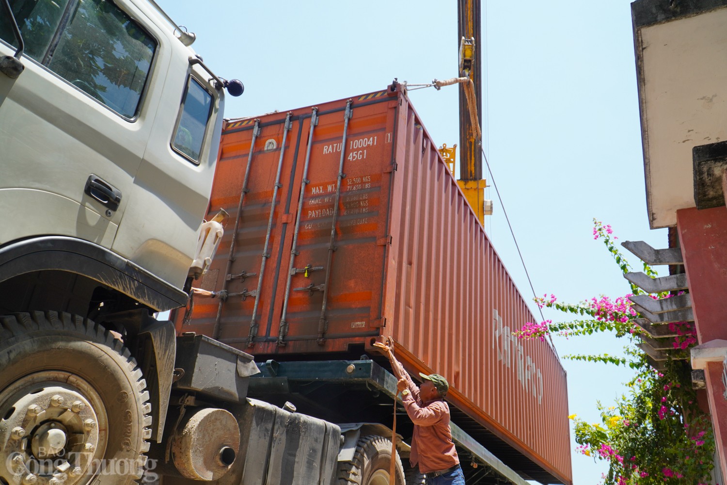 Tạm ngưng nhận vận chuyển hàng hoá đường sắt tuyến Hà Nội - TP. Hồ Chí Minh