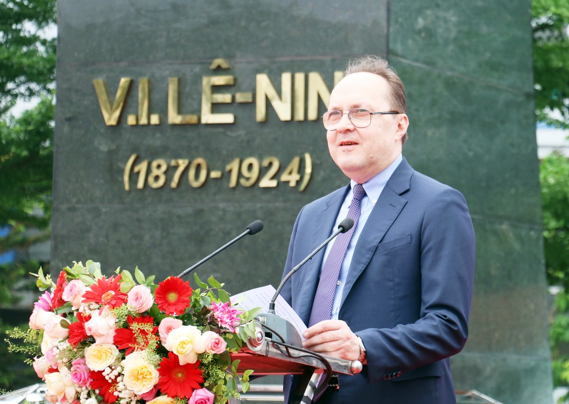Tượng đài V.I.Lênin ở TP. Vinh, biểu tượng của tình hữu nghị Việt – Nga