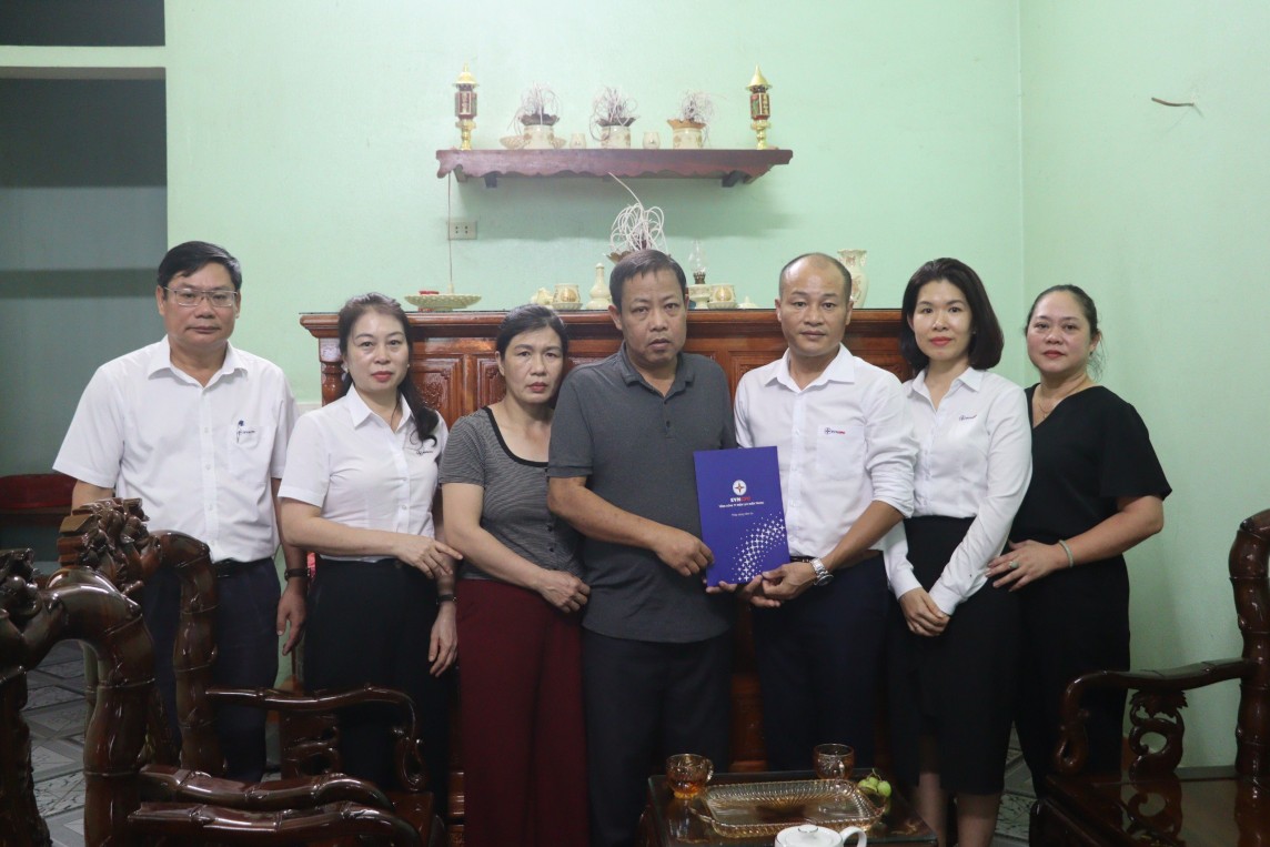 Công đoàn EVNCPC động viên người lao động PC Quảng Bình