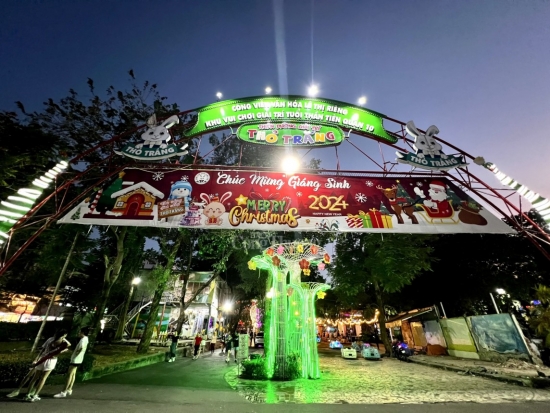 TP. Hồ Chí Minh: Băng rôn gây tranh cãi ở Công viên Lê Thị Riêng là do in nhầm