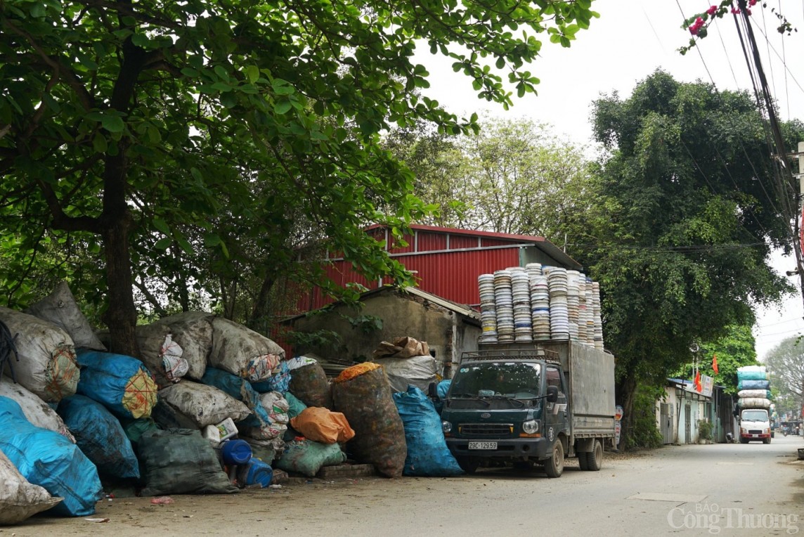 Dòng chảy xu thế, làng nghề truyền thống hóa ‘thủ phủ rác’