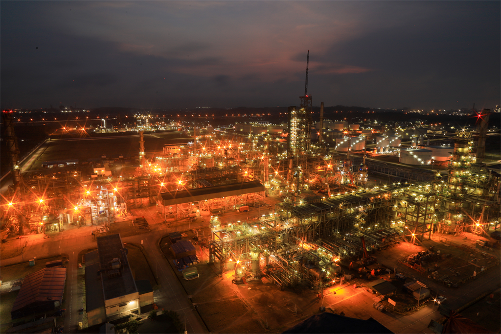 Đêm làm việc của các nhân sự bảo dưỡng tổng thể lần 5 Nhà máy Lọc dầu Dung Quất