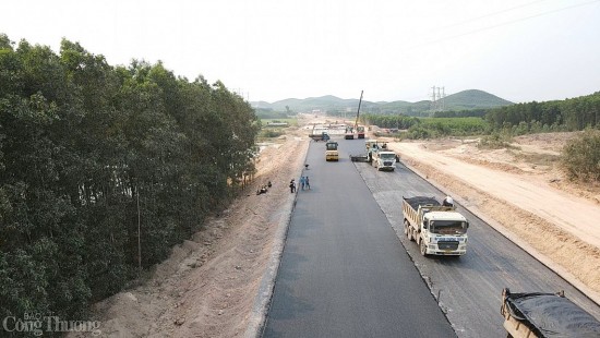 Dự án Cao tốc Cam Lộ- Vạn Ninh: Nguy cơ chậm tiến độ do giải phóng mặt bằng