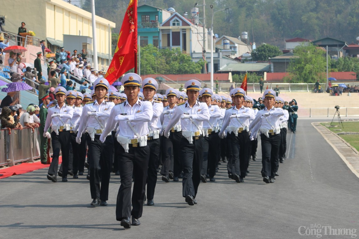 Không quân bay luyện tập chào mừng Lễ kỷ niệm 70 năm Chiến thắng Điện Biên Phủ
