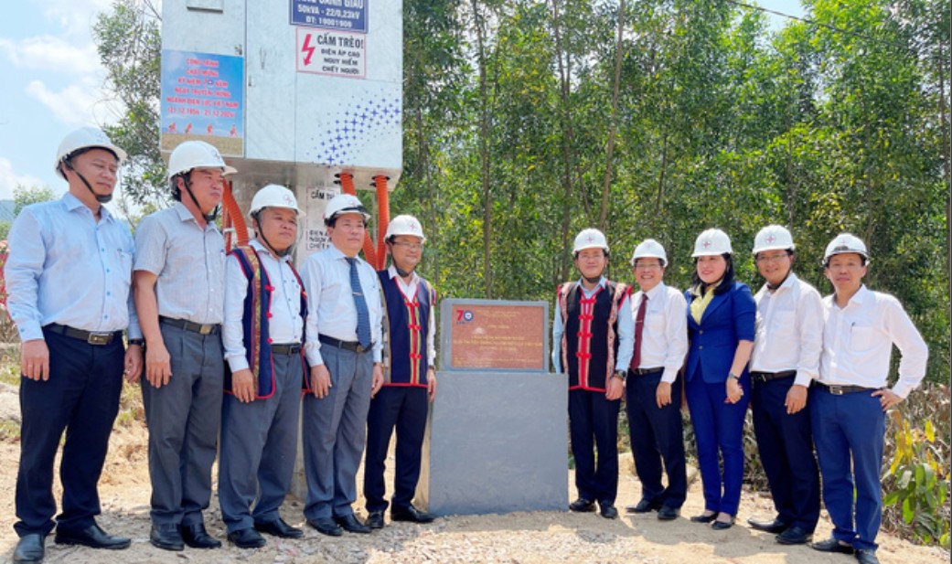 Bình Định: Khánh thành công trình cấp điện cho làng Canh Giao