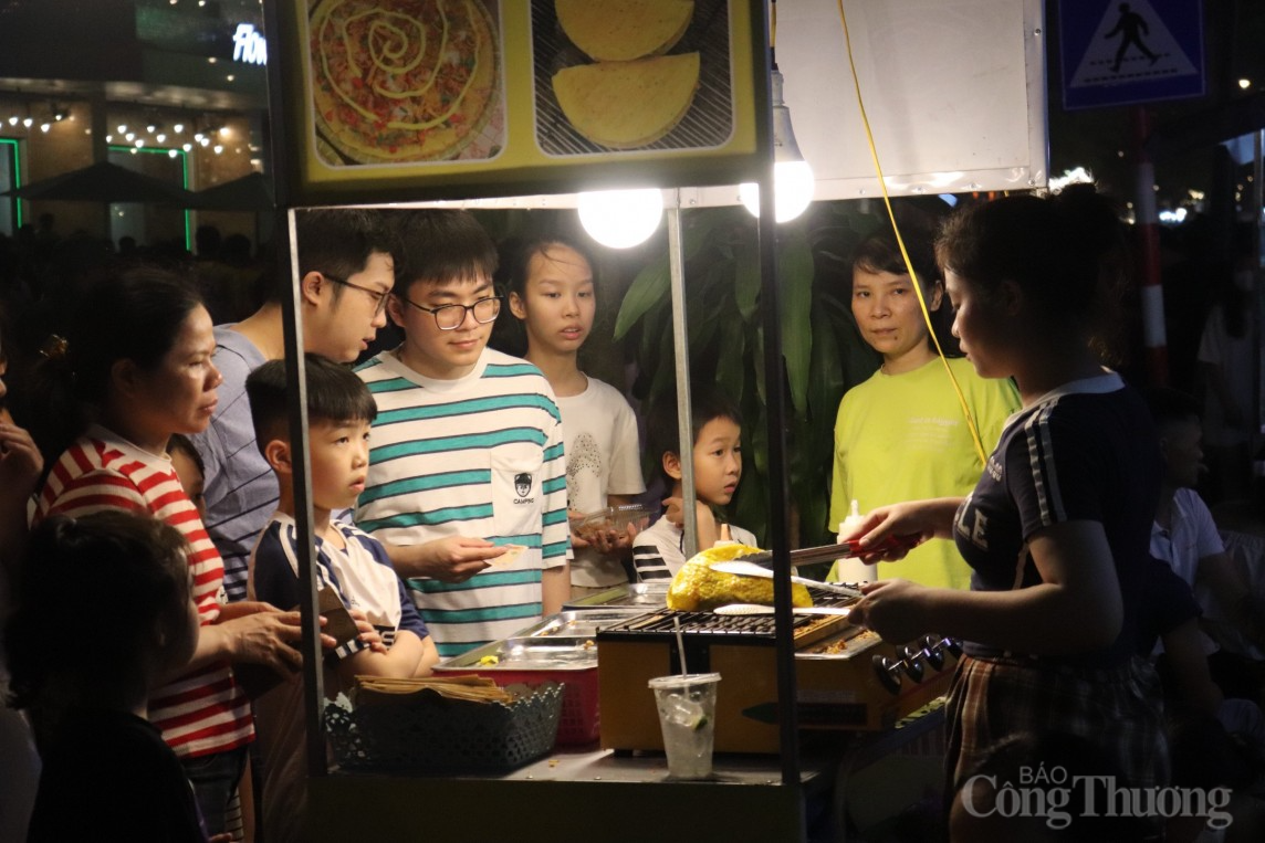 Hải Dương: Phố ẩm thực Tuệ Tĩnh thu hút hàng nghìn du khách vào đêm khai trương