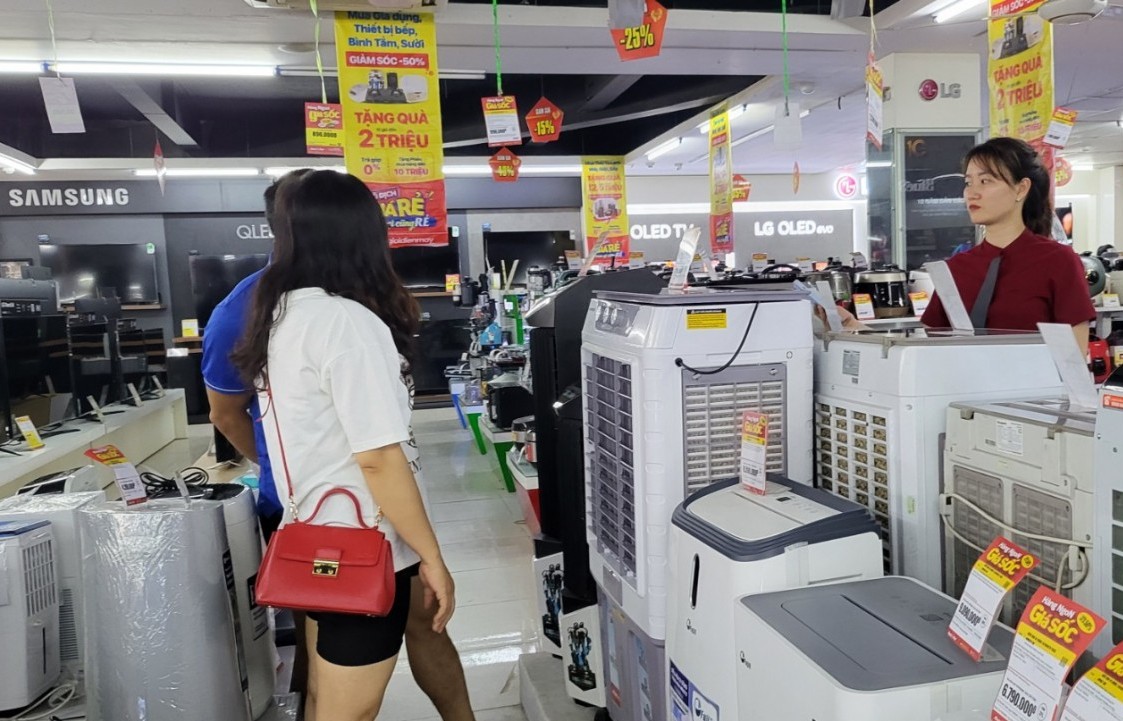 Sôi động thị trường thiết bị làm mát đầu hè tại Hà Nội