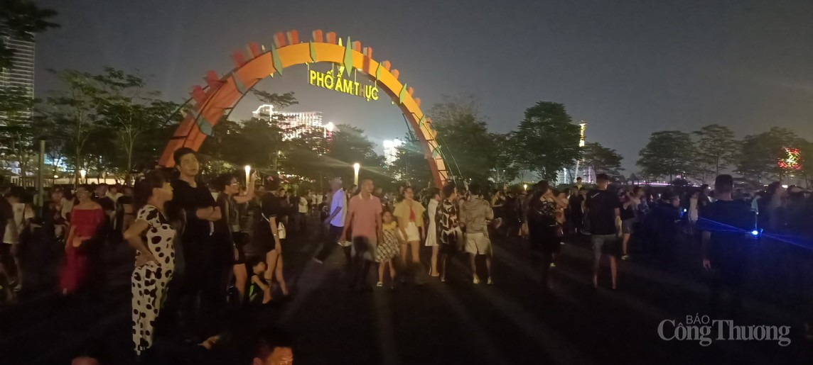 "Biển người" chật cứng tại lễ khai mạc Carnaval Hạ Long 2024
