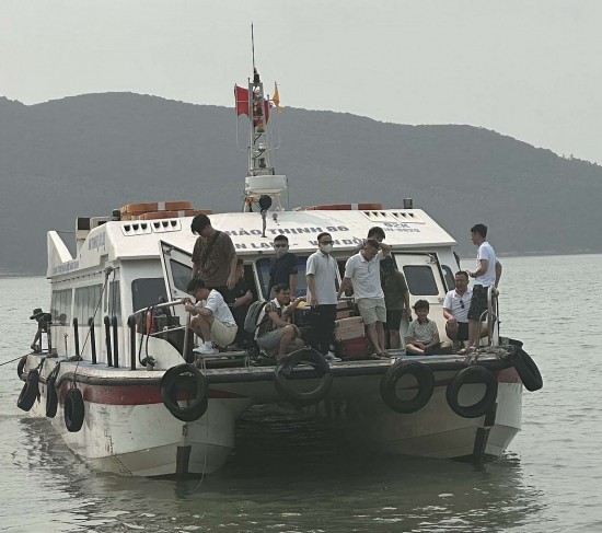 Quảng Ninh: Chính quyền địa phương nói gì vụ du khách bị mắc kẹt ở Quan Lạn?