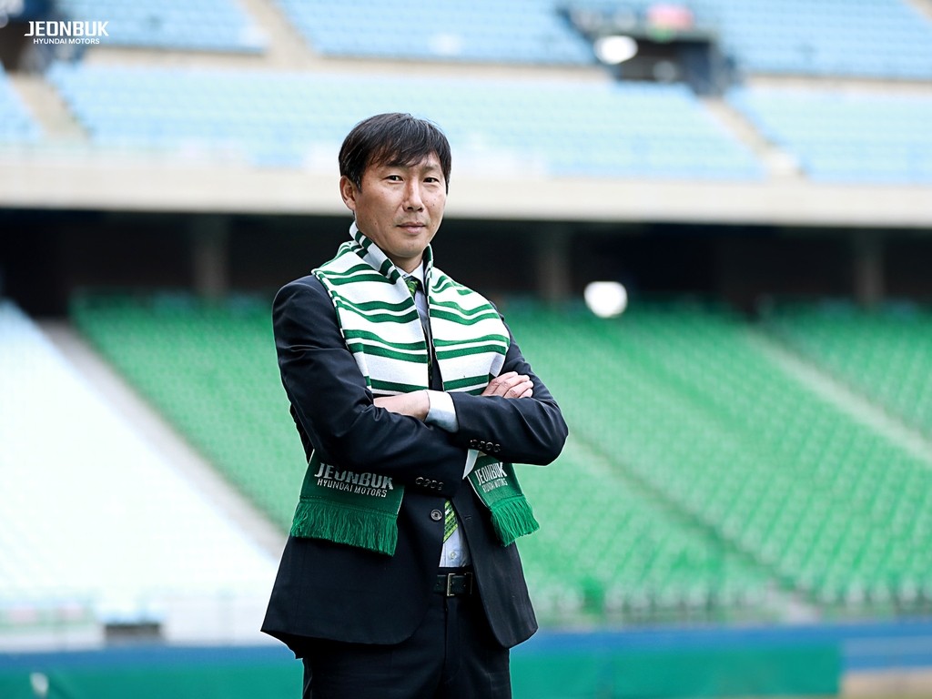 Huấn luyện viên Kim Sang Sik và những kỳ vọng mới cho bóng đá Việt Nam