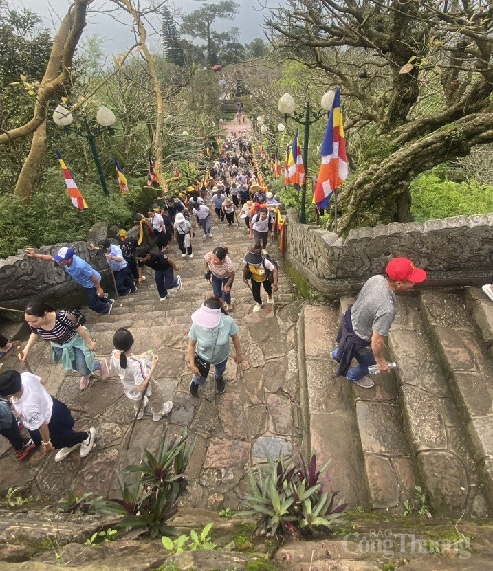Quảng Ninh: Du khách đến Yên Tử dịp lễ chưa tới 10.000 người