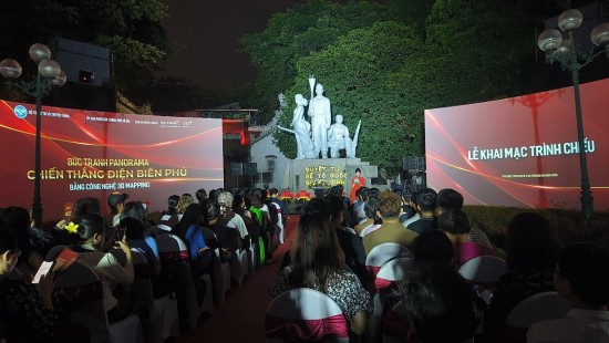 Trình chiếu bức tranh panorama "Chiến dịch Điện Biên Phủ" bằng công nghệ 3D tại Hà Nội