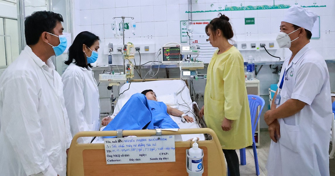 Thủ tướng yêu cầu tập trung cứu chữa các bệnh nhân bị ngộ độc thực phẩm ở Đồng Nai