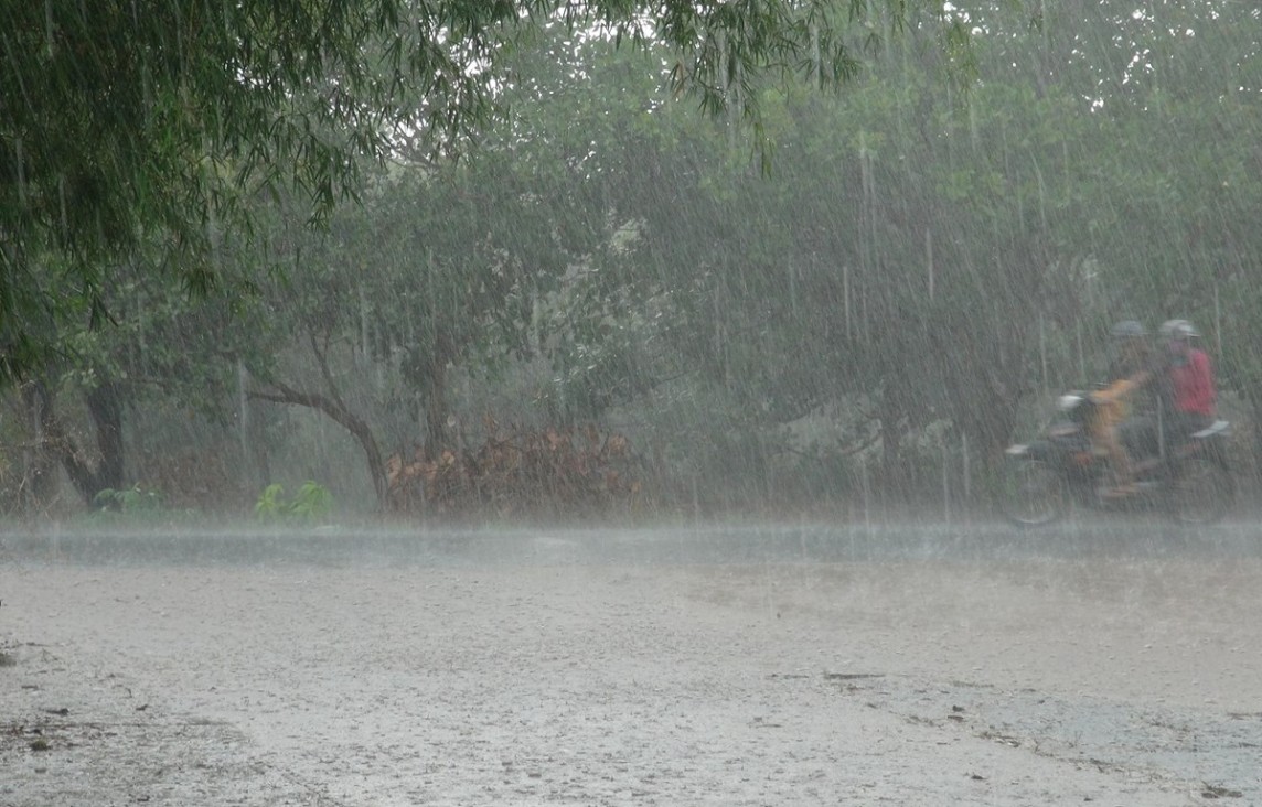 Thời tiết hôm nay ngày 4/5/2024: Cả nước mưa dông, nguy cơ lũ quét và mưa đá