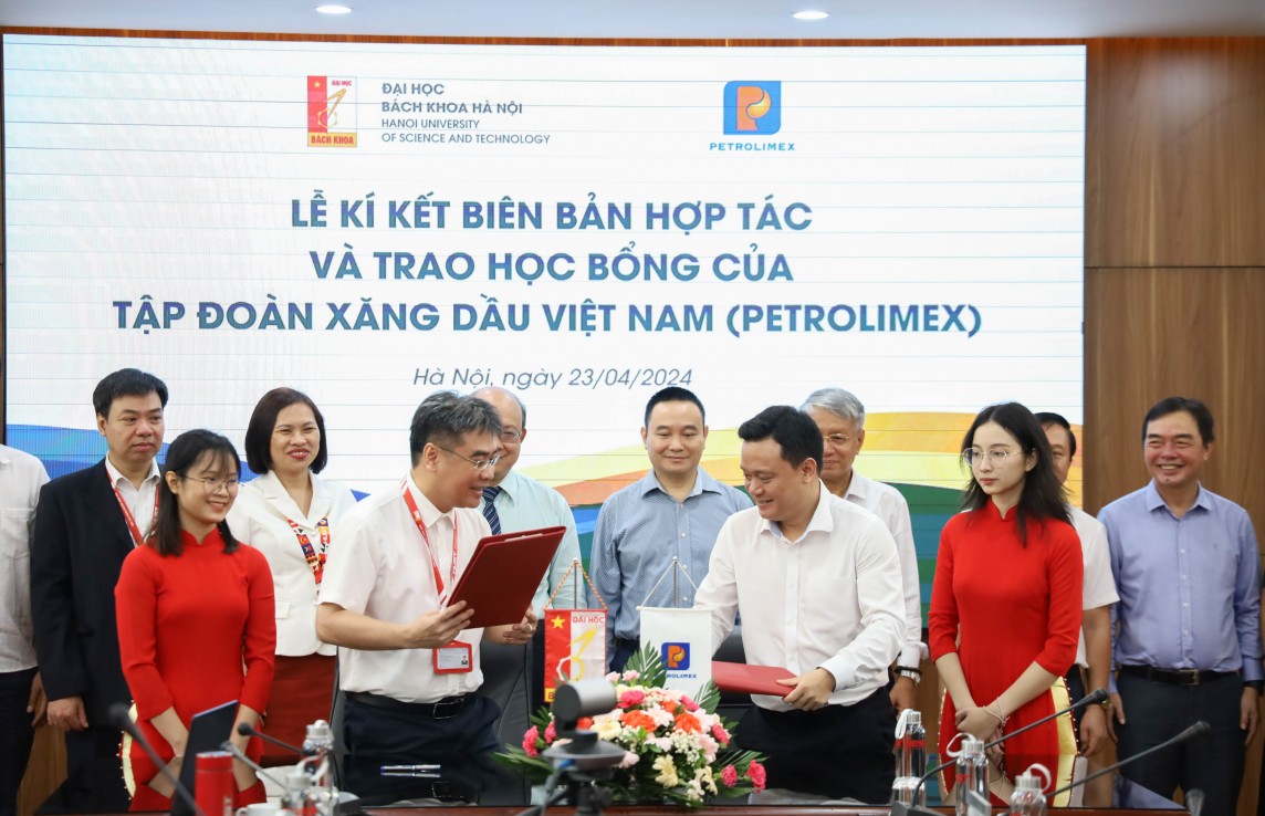 Tập đoàn Xăng dầu Việt Nam và HUST ký kết Biên bản hợp tác và trao học bổng cho sinh viên