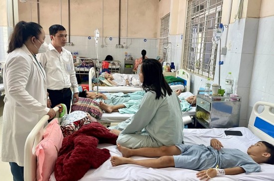 Vụ nghi ngộ độc bánh mì ở Đồng Nai: Đã có gần 530 người nhập viện