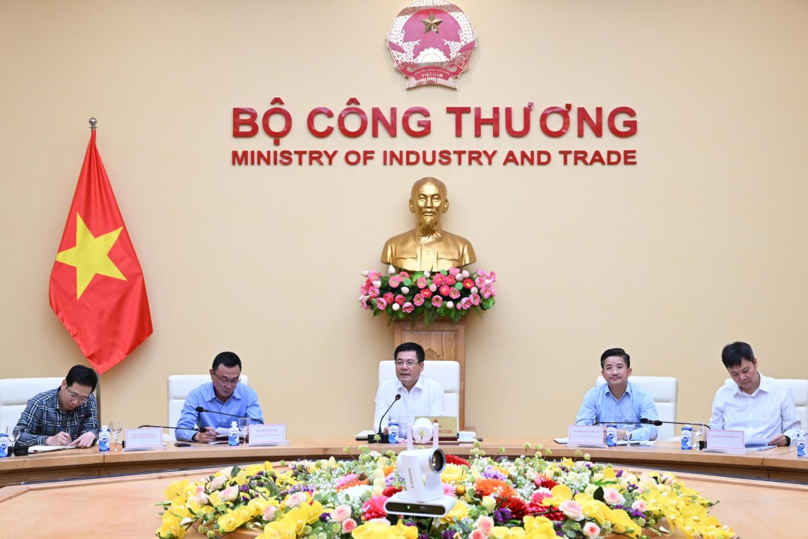 Bộ trưởng Nguyễn Hồng Diên chủ trì Hội thảo tham vấn kỹ thuật điện mặt trời mái nhà tự sản, tự tiêu
