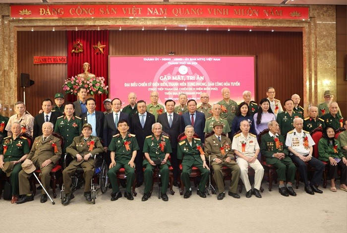 Hà Nội gặp mặt, tri ân 250 chiến sỹ Điện Biên, thanh niên xung phong, dân công hỏa tuyến tham gia chiến dịch Điện Biên Phủ - Ảnh: hanoi.gov.vn