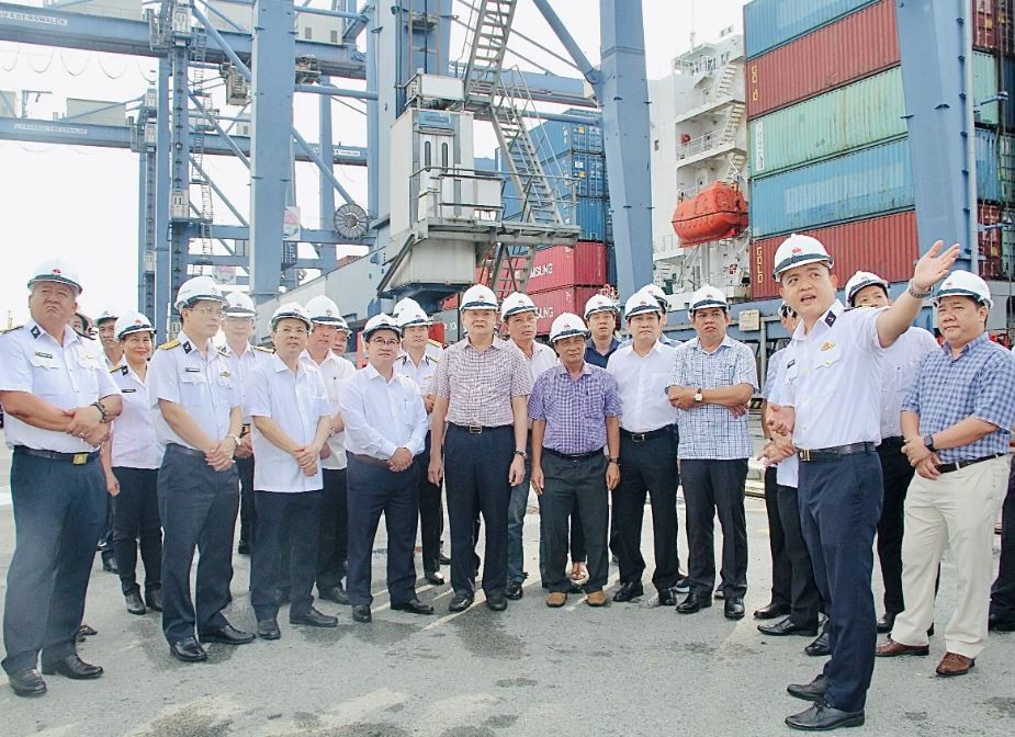 Đoàn công tác của TP Cần Thơ tham quan Cảng Tân Cảng - Cát Lái.