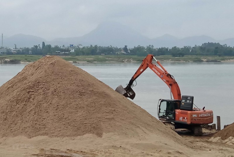 Vụ đấu giá mỏ cát 1.700 tỷ ở Hà Nội: Vốn chủ sở hữu nhỏ hơn 30% giá trúng thầu