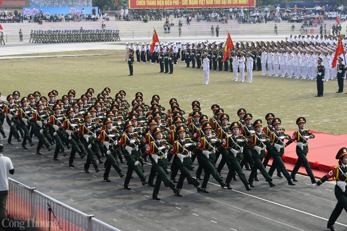Vạn quân hùng cùng pháo, trực thăng tổng duyệt trước ngày kỷ niệm Chiến thắng Điện Biên Phủ