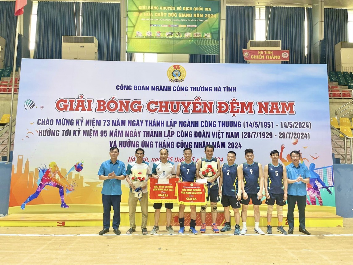 Công đoàn ngành Công Thương Hà Tĩnh tổ chức giải bóng chuyền đệm nam năm 2024