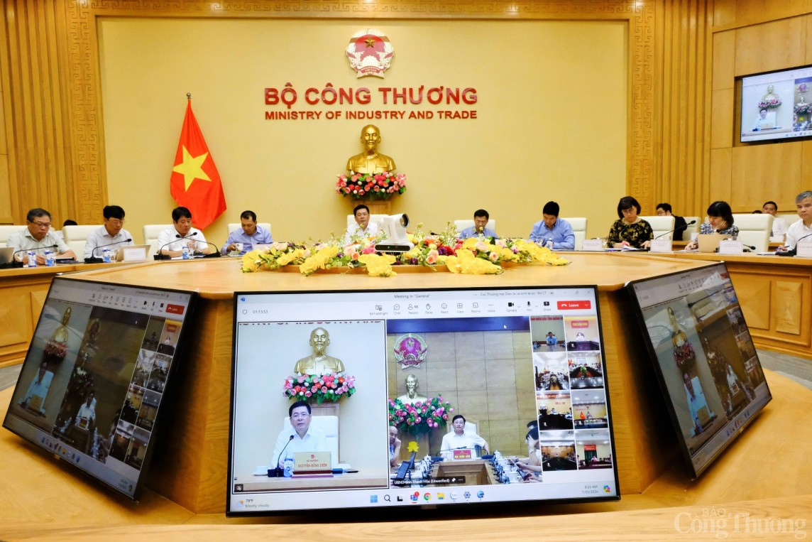 Chùm ảnh: Bộ trưởng Nguyễn Hồng Diên chủ trì cuộc họp giao ban các dự án đường dây 500kV mạch 3