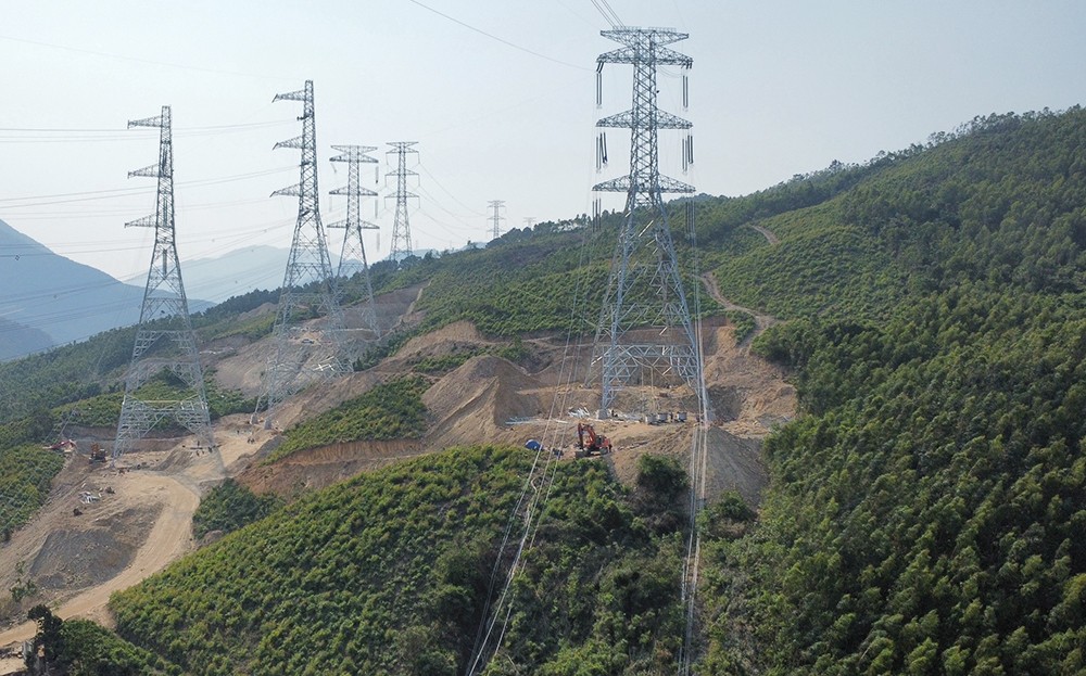 Tháng 5, EVN tập trung cho đường dây 500kV mạch 3 và dự án truyền tải nhập khẩu điện