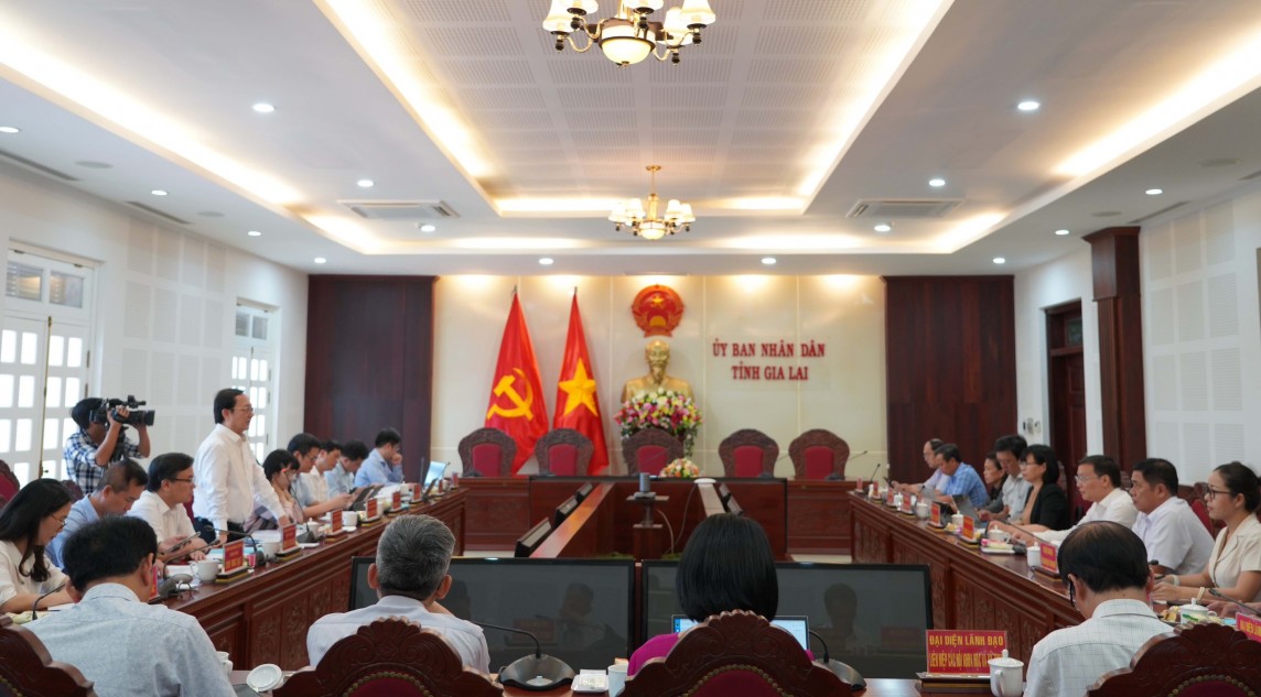 Bộ trưởng Huỳnh Thành Đạt phát biểu tại buổi làm việc