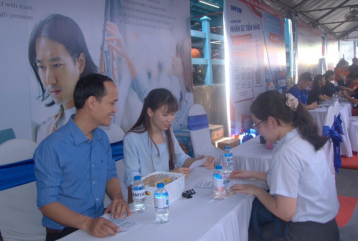 Doanh nghiệp tuyển 10.000 việc làm tại ngày hội tuyển dụng Đại học công nghiệp TP. Hồ Chí Minh