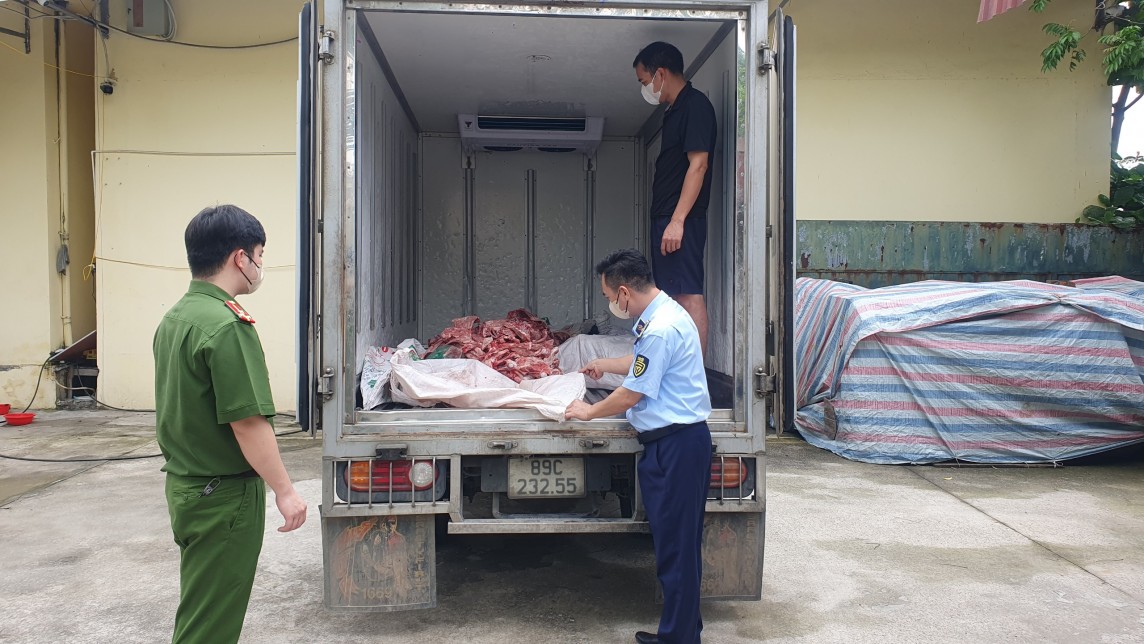 Hưng Yên: Phát hiện, tiêu hủy 700kg xương và lòng lợn mất an toàn thực phẩm