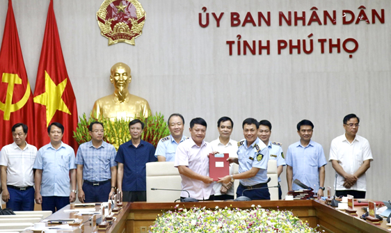 Quản lý thị trường phối hợp với chính quyền tỉnh Phú Thọ để chống hàng giả