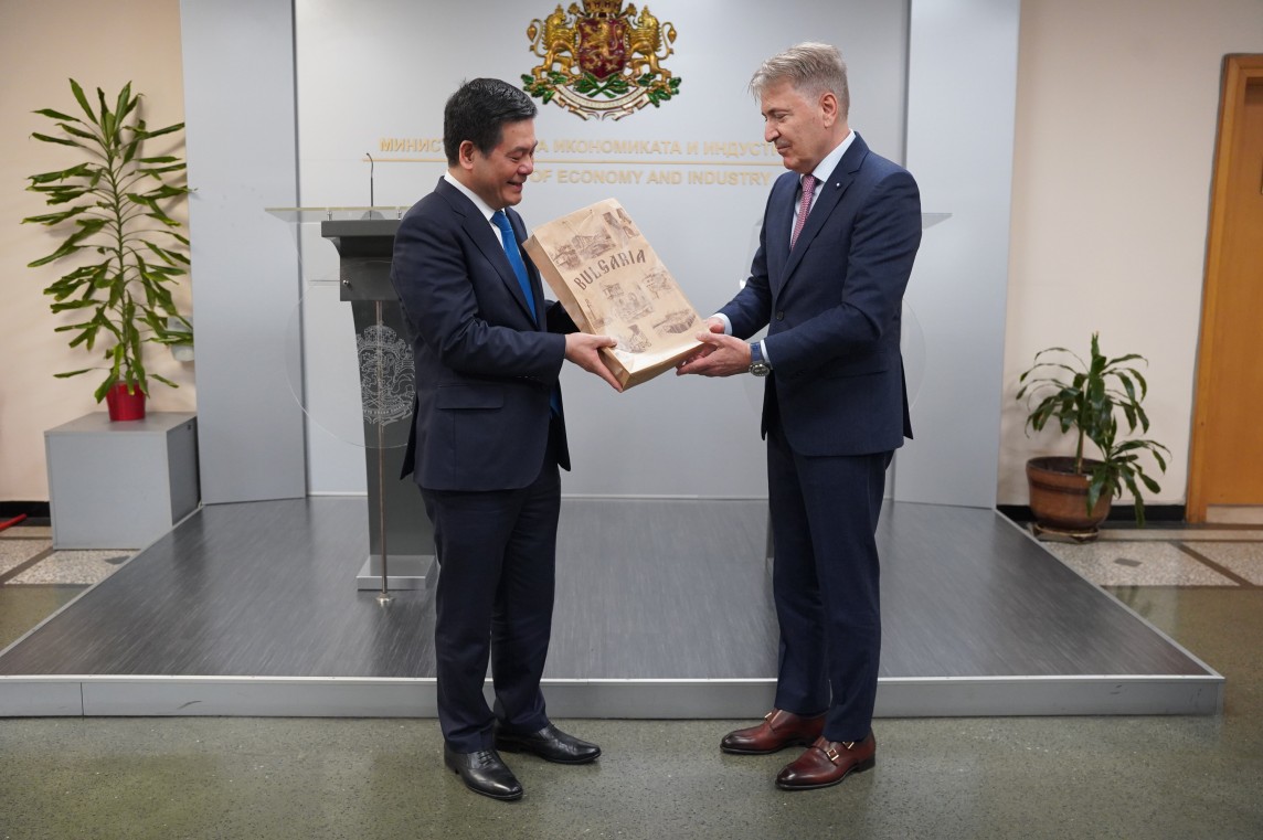 Bộ trưởng Nguyễn Hồng Diên làm việc với Bộ trưởng Bộ Kinh tế và Công nghiệp Bulgaria