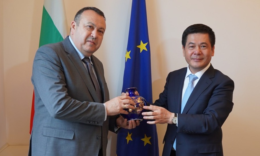 Chùm ảnh: Bộ trưởng Nguyễn Hồng Diên làm việc với Chủ tịch Ủy ban Kinh tế và Đổi mới Quốc hội Bulgaria