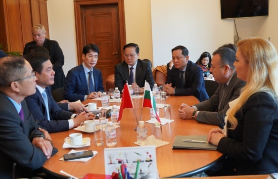 Bộ trưởng Nguyễn Hồng Diên làm việc với Chủ tịch Ủy ban Kinh tế và Đổi mới Quốc hội Bulgaria