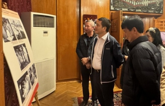 Bộ trưởng Nguyễn Hồng Diên thăm và làm việc tại Đại sứ quán Việt Nam tại Bulgaria