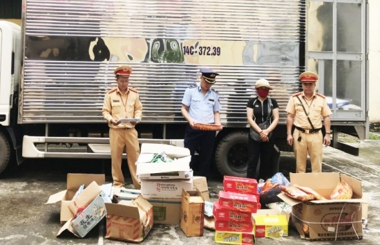 Quảng Ninh: Tạm giữ hơn 2.400 sản phẩm thực phẩm nhập lậu