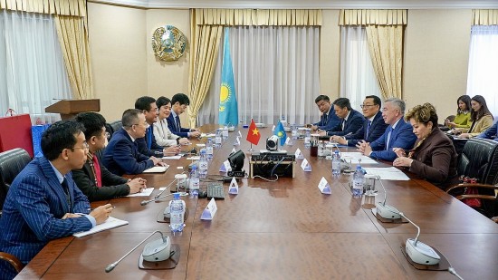 Bộ trưởng Nguyễn Hồng Diên tiếp kiến, làm việc với Phó Thủ tướng Kazakhstan