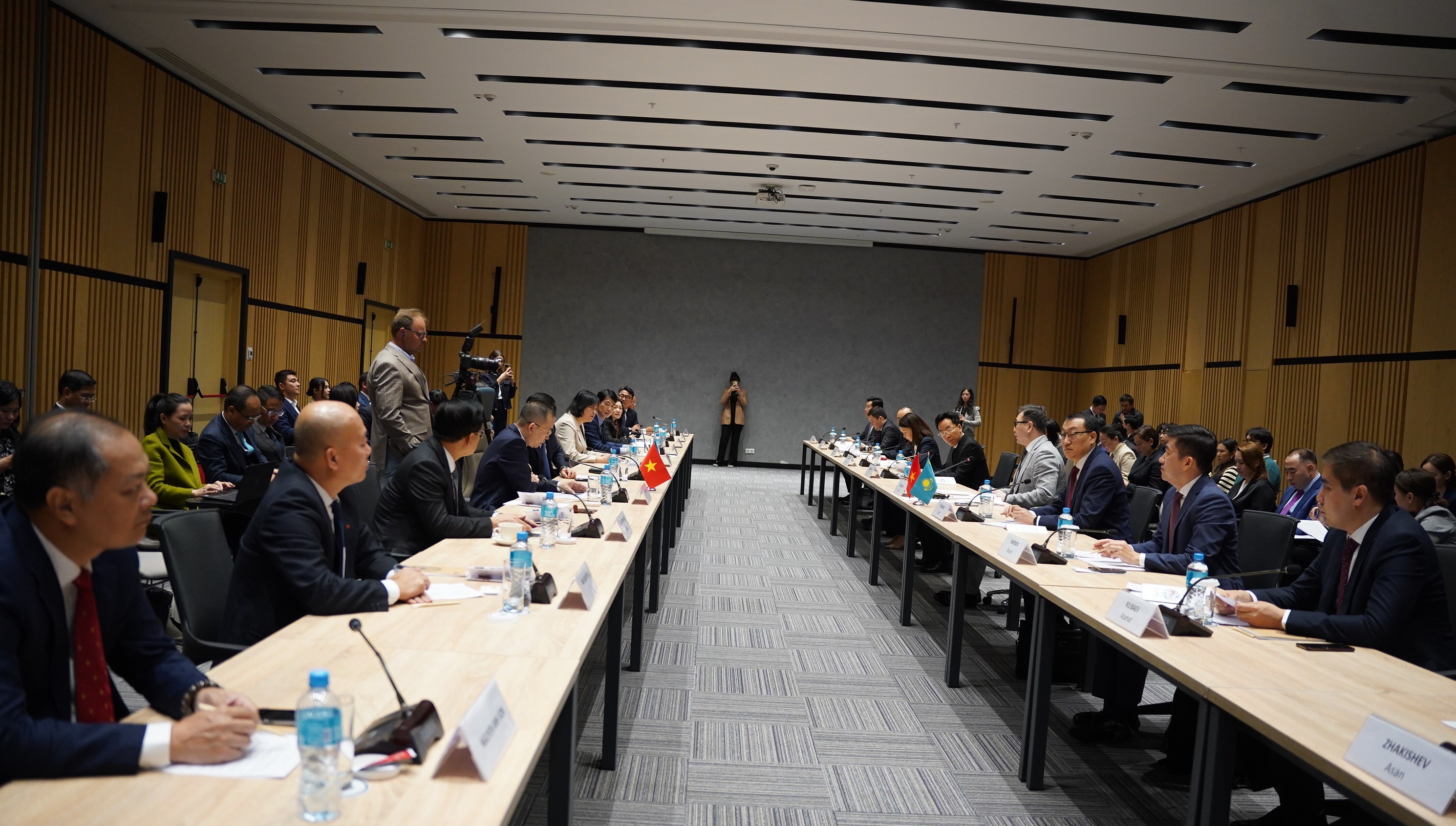 Chùm ảnh: Khóa họp lần thứ 11 UBLCP Việt Nam - Kazakhstan