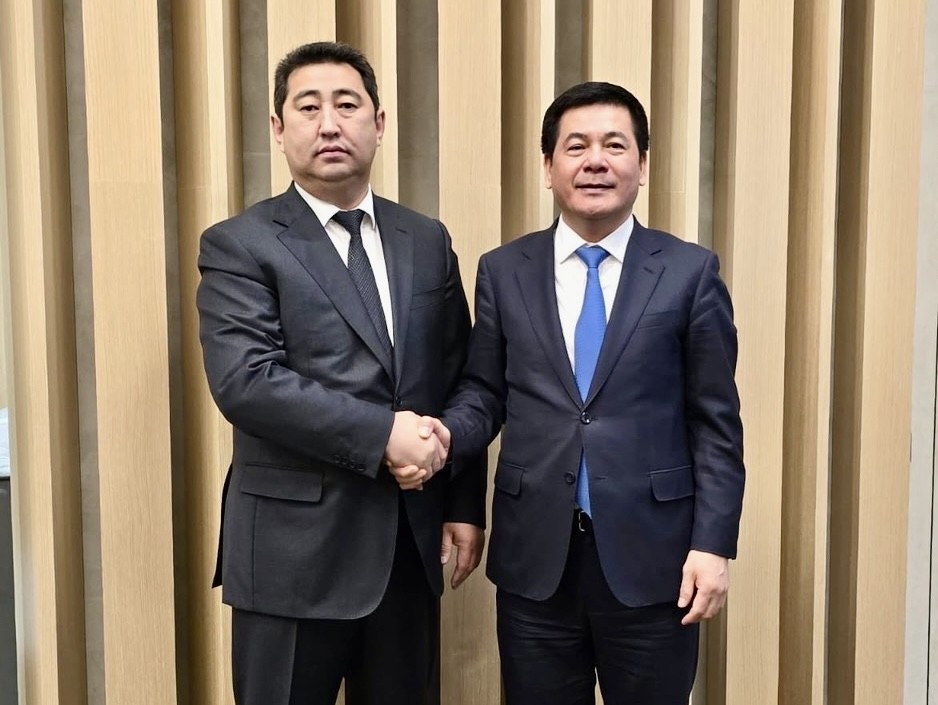 Bộ trưởng Nguyễn Hồng Diên làm việc với Bộ trưởng Bộ Nông nghiệp Kazakhstan