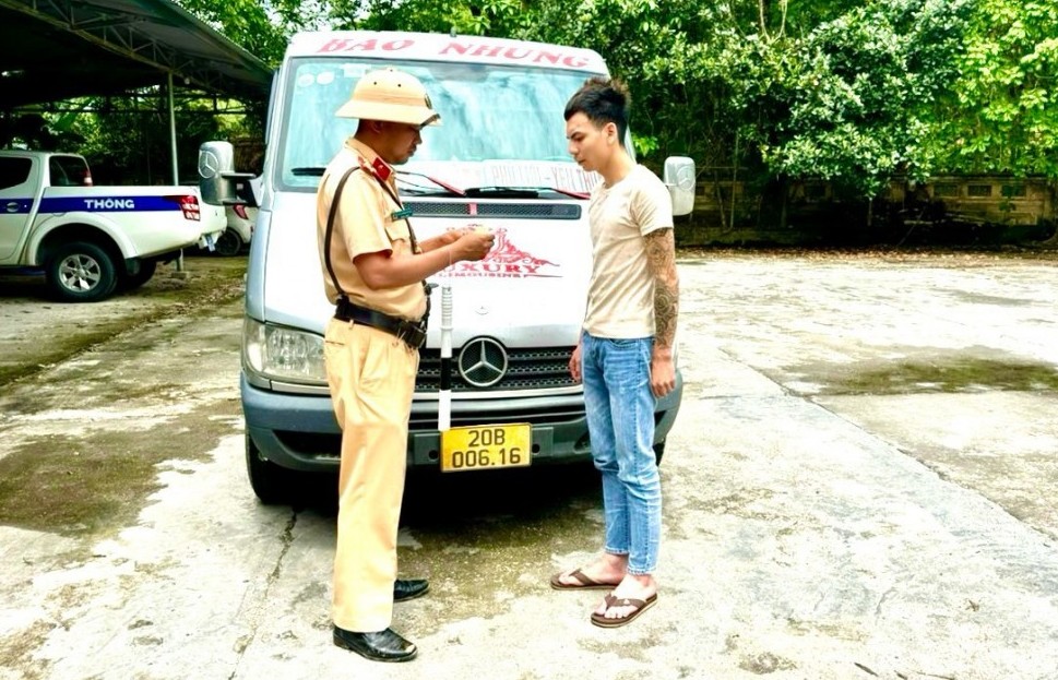Tuyên Quang: Liên tiếp phát hiện tài xế ô tô sử dụng giấy phép lái xe giả
